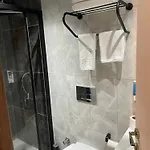 Hotel Edwin 3*